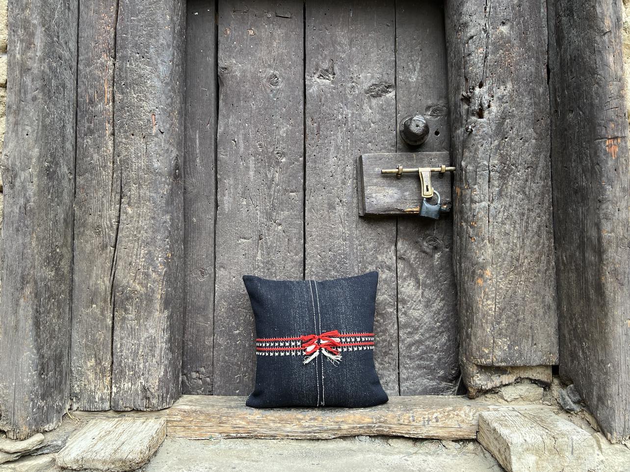 Handwoven Cushion Cover 'Gho'