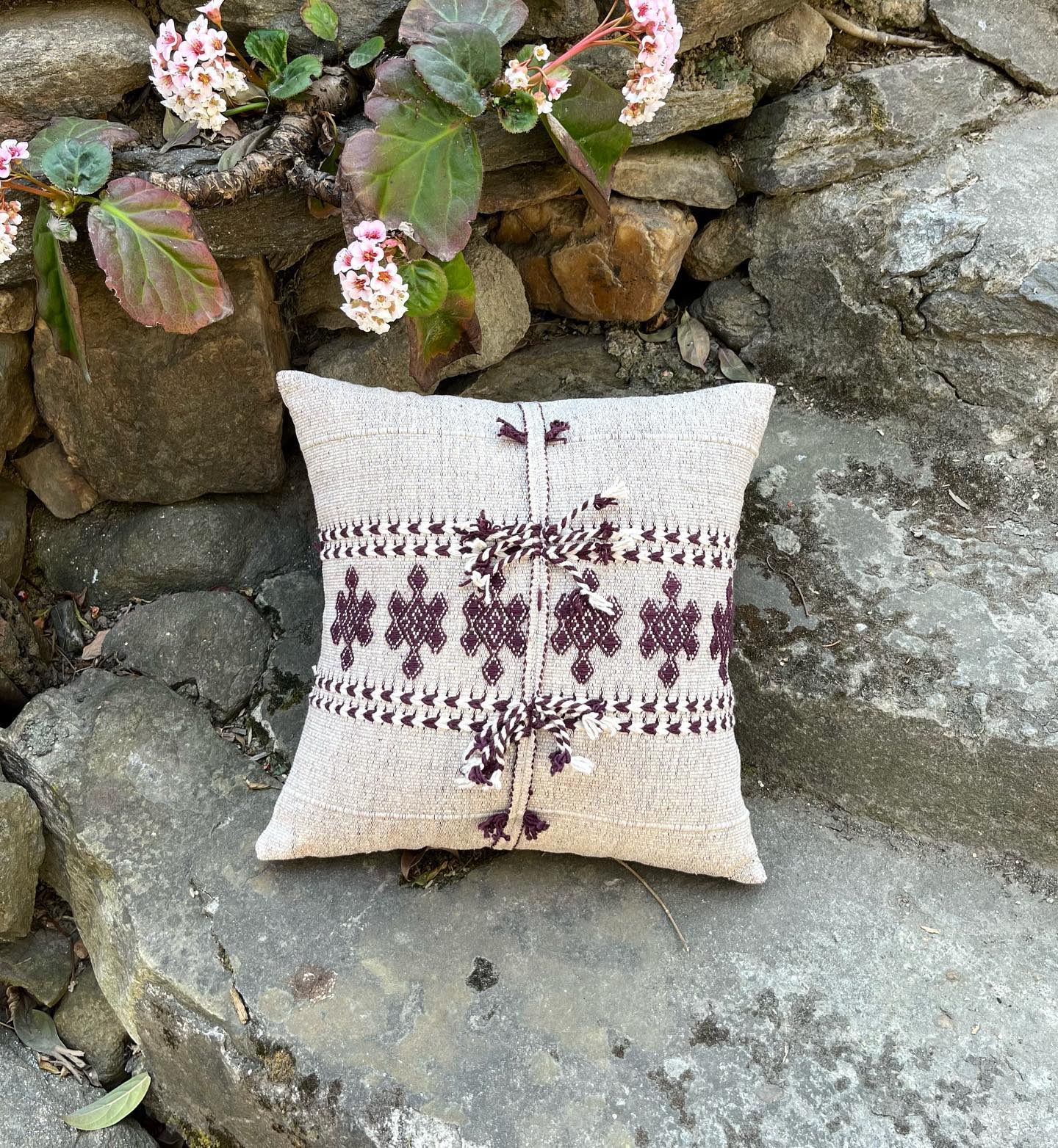 Handwoven Cushion Cover 'Gho Metho'