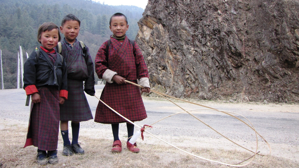 Gyerekjáték - limitált szériás fotográfia különböző méretben és kivitelben - InspiredByBhutan