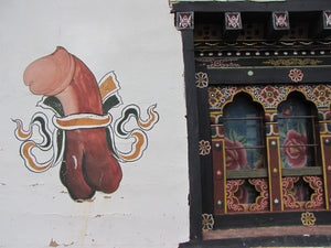 Bhutáni fali fallosz III. - limitált szériás fotográfia különböző méretben és kivitelben - InspiredByBhutan